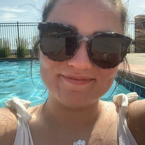 Meet your Posher, Hannah